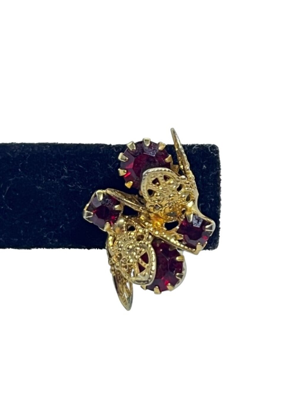 Gold Tone And Red Rhinestone Wreath Brooch With Matching Clip On Earrings (6424) - Picture 10 of 11